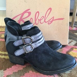 Rebels boots